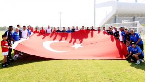 Antalyaspor'dan 30 Ağustos Zafer Bayramı için bayraklı kutlama