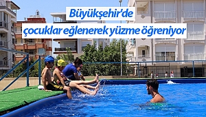 Büyükşehir'de, çocuklar eğlenerek yüzme öğreniyor