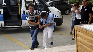 Dolandırıcılık şüphelisi polisi bacağından ısırdı