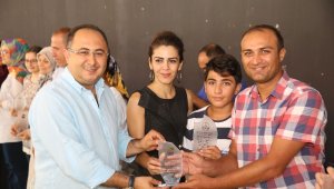 Finikeli başarılı öğrenciler ödüllendirildi