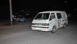 Manavgat'ta motosikletle minibüs çarpıştı: 2 yaralı