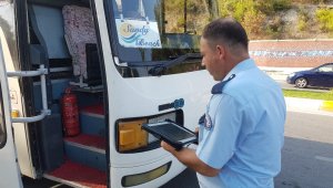 Sahte plaka kullanan 2 servis aracı trafikten men edildi