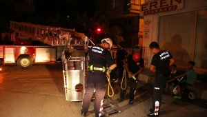 Tuvalette mahsur kalan radyo çalışanı kadını itfaiye kurtardı