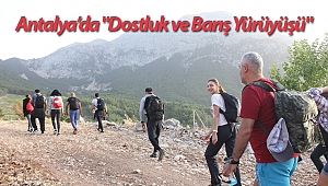 Antalya'da 7 ülkenin vatandaşlarından Rusya-Ukrayna krizine karşı 