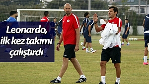 Antalyaspor'da Leonardo, ilk kez takımı çalıştırdı (Videolu)