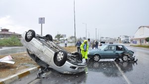 Arıza yapan otomobile arkadan çarptı: 2 yaralı