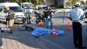 Kamyonun çarptığı bisikletli hayatını kaybetti