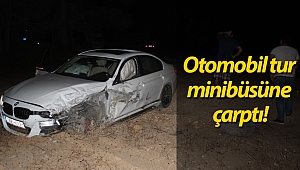 Manavgat'ta otomobil tur minibüsüne çarptı: 1'i turist 3 yaralı
