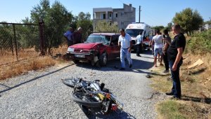 Manavgat'ta motosikletle otomobil çarpıştı: 1 yaralı