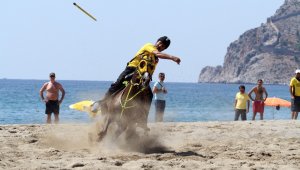 Plajda atlı cirit heyecanı sona erdi