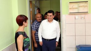Tütüncü, okullardaki çalışmaları inceledi