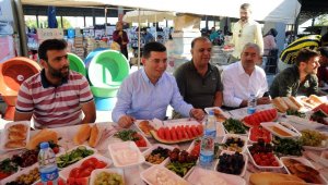 Tütüncü, pazar esnafıyla buluştu
