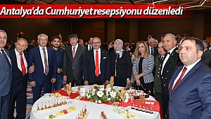 Antalya'da Cumhuriyet resepsiyonu düzenledi