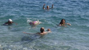 Antalya'da Ekim ayı sonunda deniz keyfi