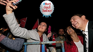 Başkan Türel piyano çaldı Serdar Ortaç söyledi