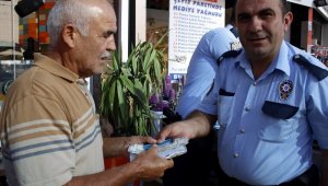 Emekli adam, tramvayda kaybolan bin 200 dolarına kafede kavuştu (videolu)