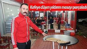 Kafeye düşen yıldırım masayı parçaladı (videolu)