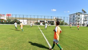 Kepez'den Varsak'a semt futbol sahası