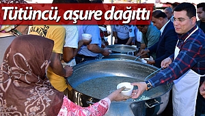 Tütüncü, aşure dağıttı