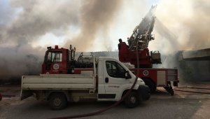 Antalya'da depo yangını (videolu)