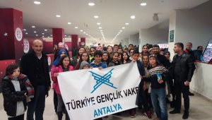 TÜGVA öğrencileri ödüllendirdi
