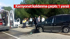 Kamyonet kaldırıma çarptı: 1 yaralı 