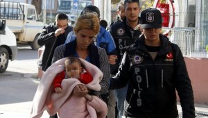Antalya'da kundaktaki bebekle uyuşturucu ticareti