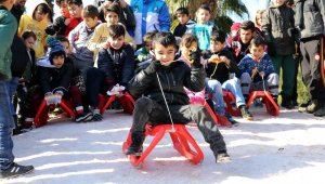 Antalya'ya havadan yağmayan kar, karadan getirildi