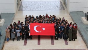 AÜ Öğrencilerinden Mehmetçiğe mesaj