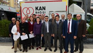 Sağlık çalışanlarından kan bağışı