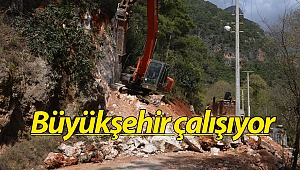 Alanya'da grup yolu güvenli hale getiriliyor