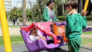 Antalya 'Çocuk Parklarına Kamera Konsun' dedi