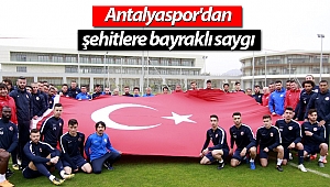 Antalyaspor'dan şehitlere bayraklı saygı
