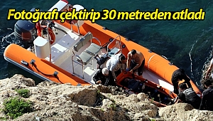 Arkadaşına fotoğrafını çektirip gözü önünde 30 metreden atladı! (Videolu)