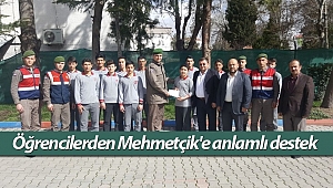 Öğrencilerden Mehmetçik'e destek