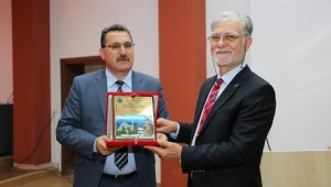 Prof. Dr. Işık: "Bir türün yok olması domino etkisi göstererek, pek çok başka türün yok almasına yol açmaktadır"