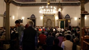 Antalyalılar Miraç Kandilinde camilere akın etti