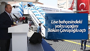 Lise bahçesindeki yolcu uçağını Bakan Çavuşoğlu açtı