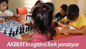 AKBEM’de Yaz kursları, hem öğretiyor hem eğlendiriyor