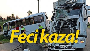 Rus turistleri taşıyan midibüse tır çarptı! (Videolu)