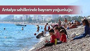 Antalya sahillerinde bayram yoğunluğu