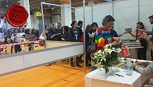 Akif Manaf'tan  çifte imza günü 