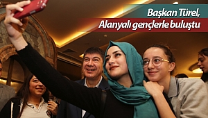  Başkan Türel, Alanyalı gençlerle tiyatro izledi 