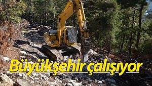 Büyükşehir Kaş'ta dağları kırıp yeni yol açıyor