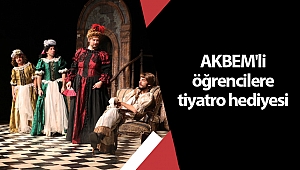 AKBEM'li öğrencilere tiyatro hediyesi