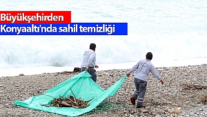Büyükşehirden fırtına sonrası Konyaaltı'nda sahil temizliği