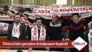 Tütüncü'den gençlere Antalyaspor kaşkolü