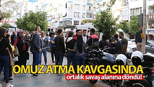 Mağazada omuz atma kavgası çıktı, ortalık savaş alanına döndü!