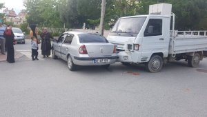 Antalya'da 2 ayrı kazada 3 kişi yaralandı