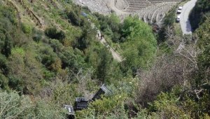 Aracıyla 200 metrelik uçurma yuvarlanan sürücü öldü